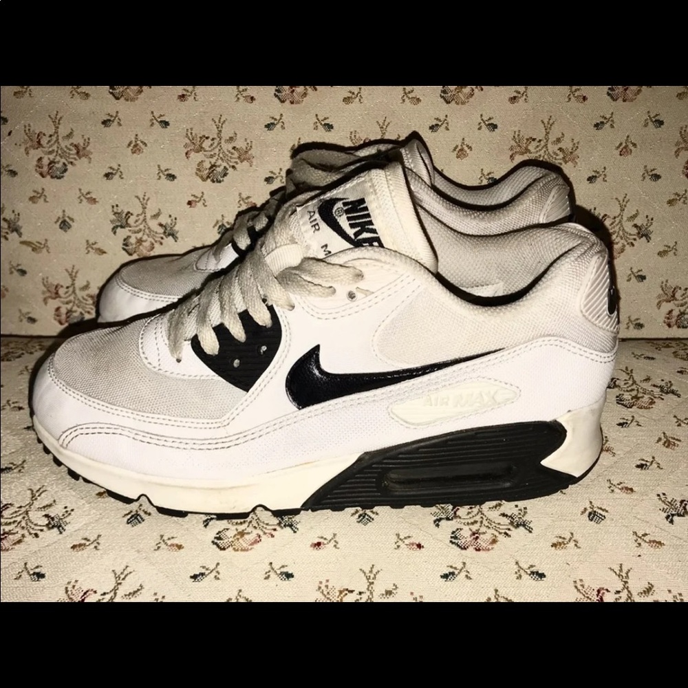 Women’s size 6.5 Nike Air Max